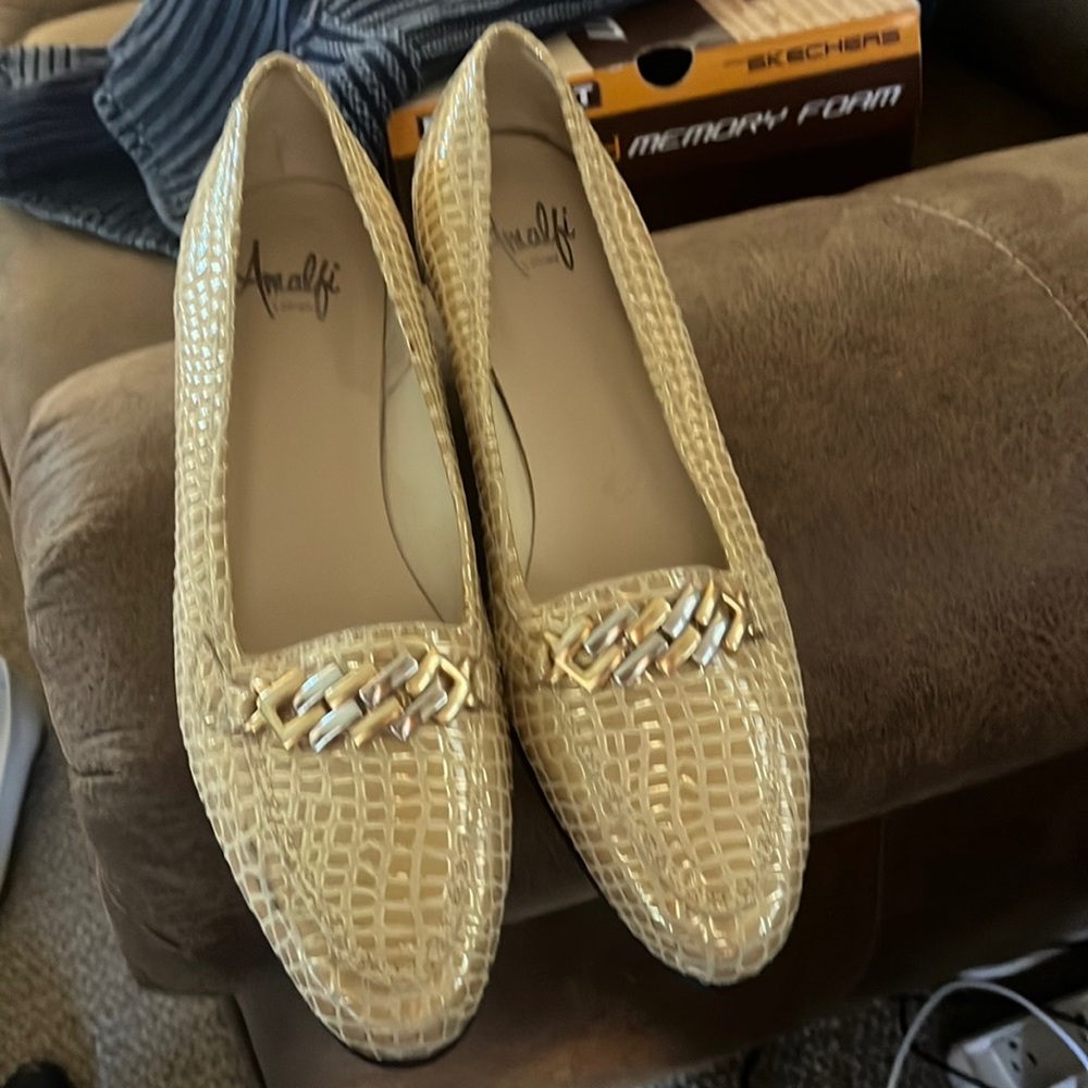 Amalfi womens gold flats size 9
